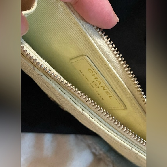 ❤️SOLD❤️ Auth CHANEL Flap Zip Card Holder in Light Yellow Quilted Caviar Leather - Picture 5 of 7